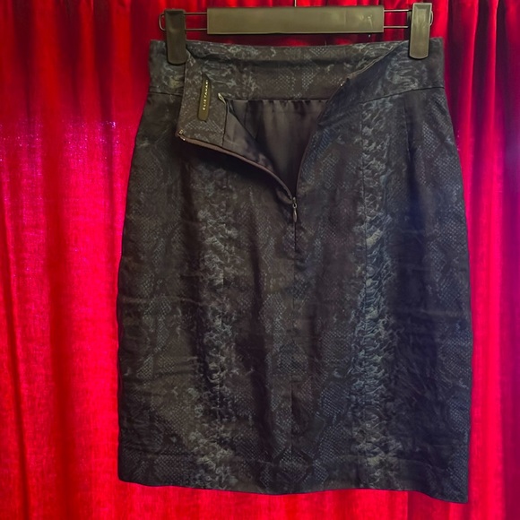 Elie Tahari, snake design skirt spacious pockets has invisible zipper on back! - Picture 2 of 2